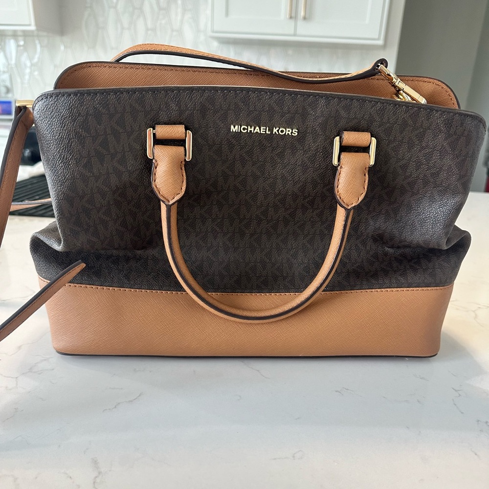 Micheal Kors Savannah Large Satchel Brown